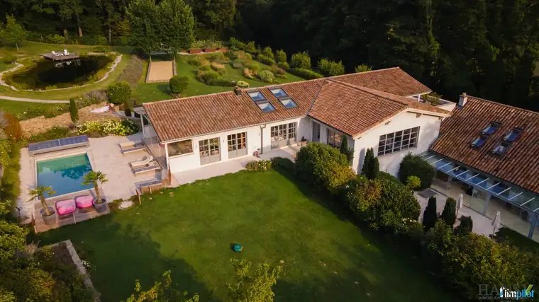 Neuwertiges Luxus-Chalet in Wolfsgraben: 653 m², Garten, 3 Terrassen in absoluter Traumlage