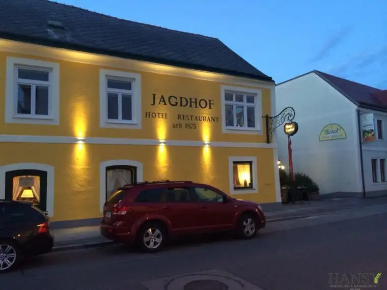 GUNTRAMSDORF - Modernisiertes 35 Zimmer-Hotel, Gastronomie und Gastgarten
