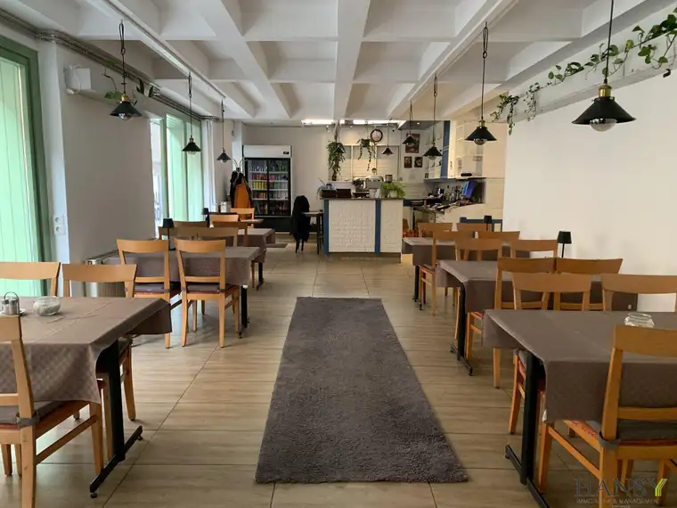 Traditionsreiches Gastrolokal mit Stammkundschaft (seit 25 Jahren!), ganzjährigem Schanigarten und einer kleinen Wohnung