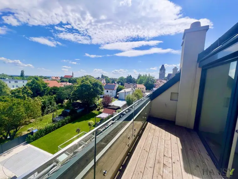 Exklusives Haus im Zentrum von Perchtoldsdorf mit Lift, großzügigen Freiflächen und 2 Garagenstellplätzen!