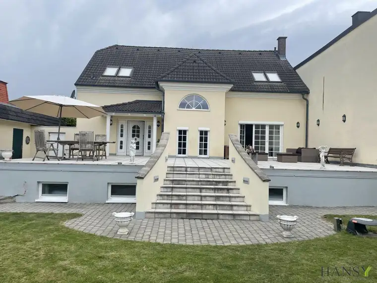 Traum Stilvilla in Tribuswinkel: Modernisiert mit Garten, Garage &amp; 5 Zimmern!