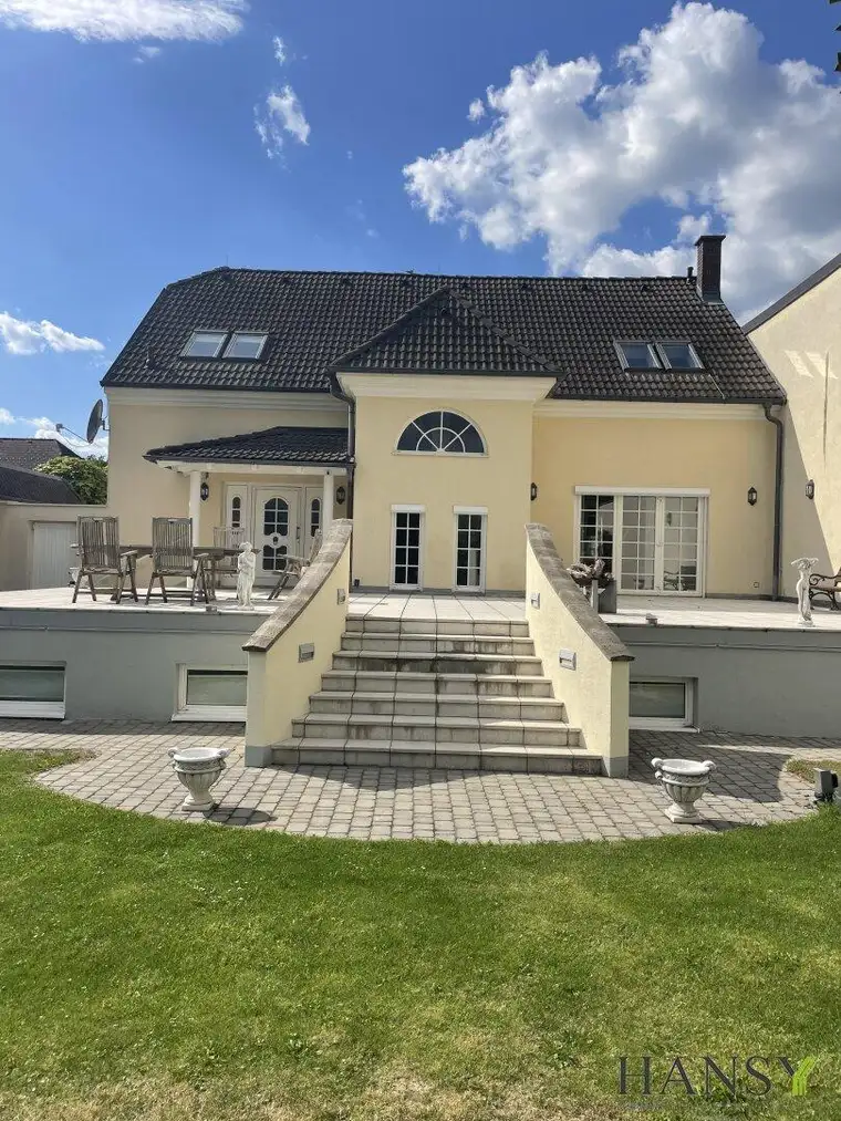 Komplett modernisierte Villa mit Garten, Terrasse &amp; Garage