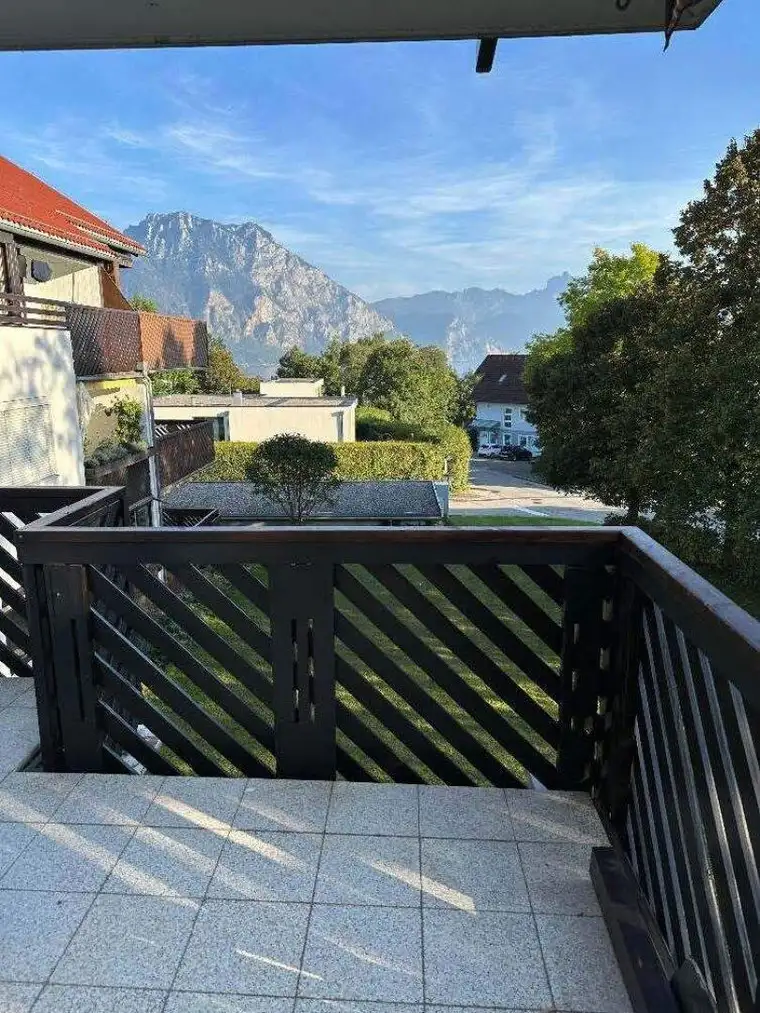Blick auf den Traunsee - Renovierte 3-Zimmer Wohnung mit großem Balkon