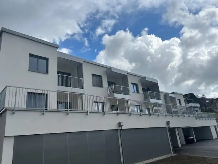 Moderne 2-Zi-Gartenwohnung mit Loggia, Garten (1.OG) &amp; Garage in Gramastetten