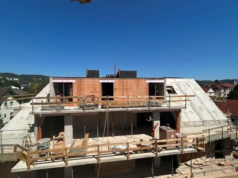 Traumhafte 4-Zimmer-Etagenwohnung in Linz – Erstbezug mit Terrasse und Garage!