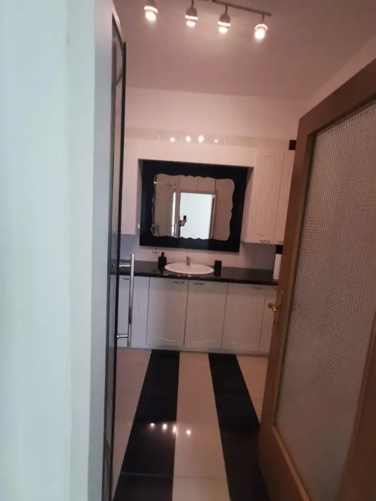 Familienfreundliche 3-Zimmer-Wohnung in Ebergassing zur Vermietung