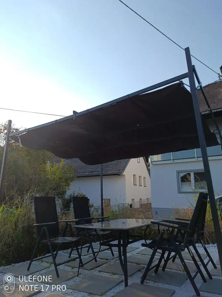 Schöne Wohnung mit riesen garten und carport
