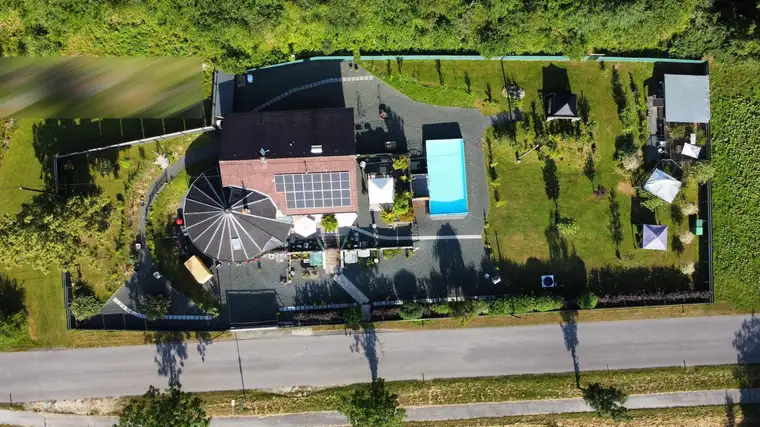 Einfamilienhaus mit Photovoltaik, neue Wärmepumpe und Heizungsanlage, Pool