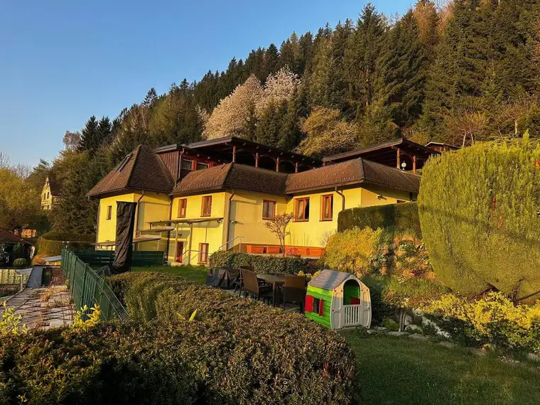 Exklusives Anwesen mit einzigartiger Aussicht, eingebettet in einem parkähnlichen Waldgrundstück