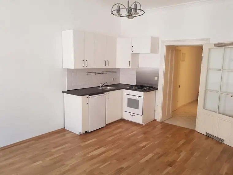 28 m² Altbauwohnung in Bestlage am Naschmarkt, 5. Bezirk