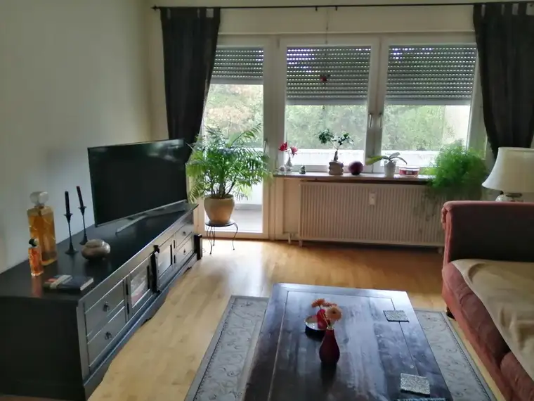 Helle Wohnung mit Loggia zu vermiete