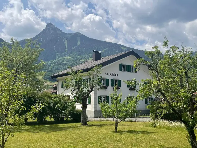 Refugium im Herzen von Schruns – historisches Anwesen mit eigenem Chalet