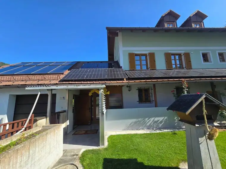 240m2 Familienhaus mit 9 Zimmern -ideal als Mehrgenerationenhaus,sofort bezugsfertig