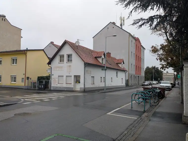 Charmantes großes Einfamilienhaus mit kleinen Garten in ruhiger Lage