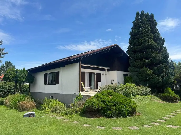 Süd West Eckgrundstück mit gepflegtem Haus