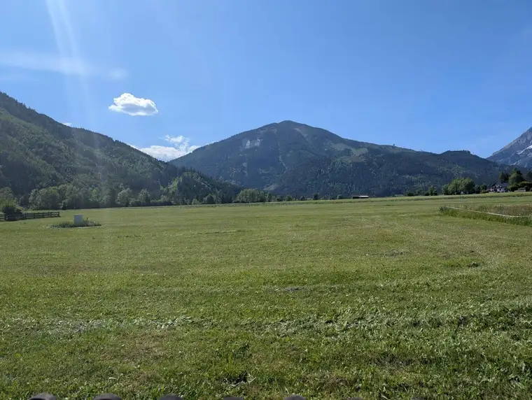 Schöner Baugrund mit Ausblick zu den Hallermauern und Gesäuse Berge