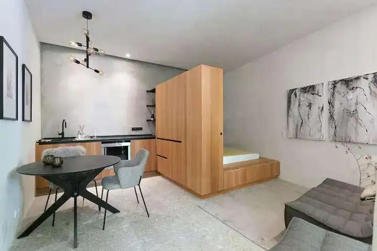 Voll-möblierte, neu renovierte Design-Wohnung mit Fussbodenheizung