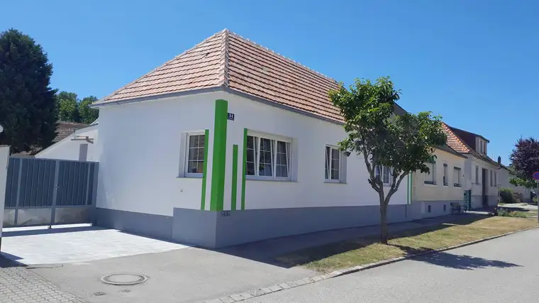 Neu renoviertes Landhaus mit großem Garten
