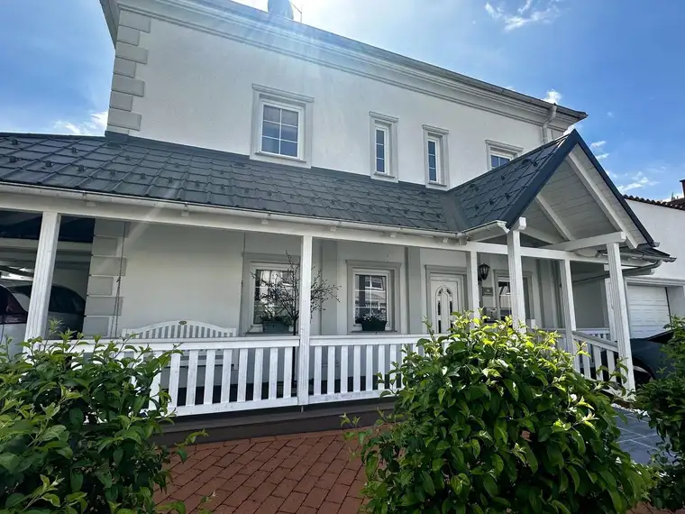xklusive, familienfreundliche Villa, Dachterrasse mit Fernblick und pflegeleichtem Garten!