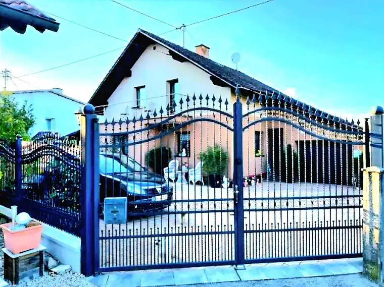 Haus zum verkaufen in Altheim 4950 mit großem Pool und schönen Garten