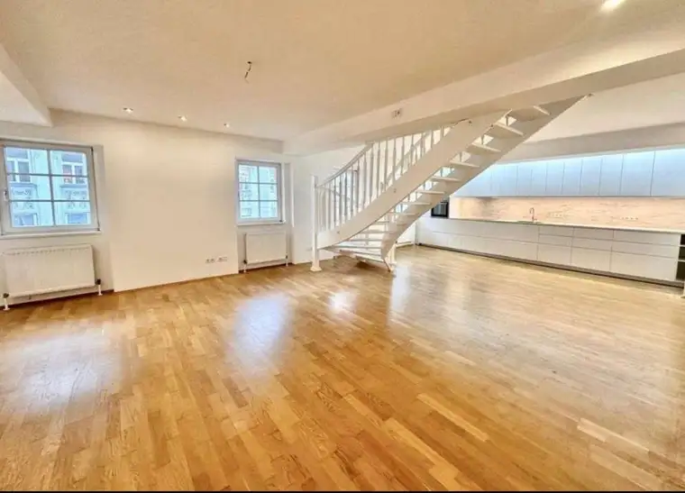 Exklusive Dachgeschosswohnung - PROVISIONSFREI !!