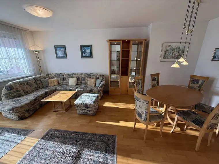 Bestlage: Provisionsfreie 3-Zimmer-Wohnung, Süd-Loggia, Top-Grundriss, Parkplatz, voll möbliert