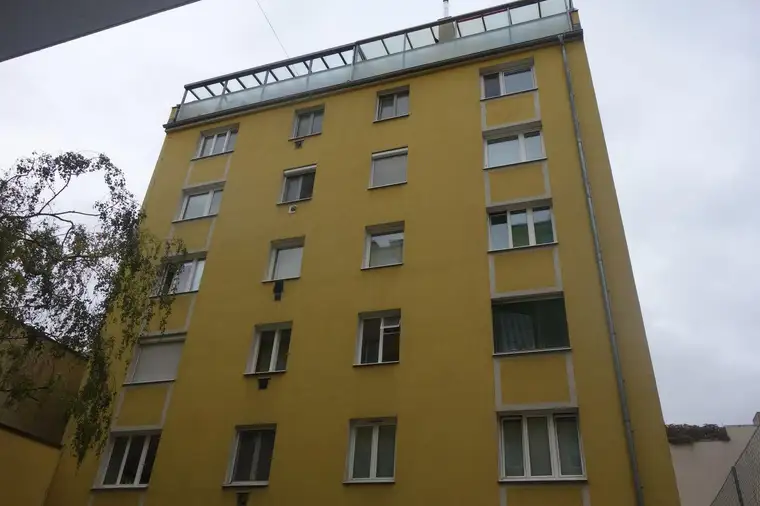 Privat &amp; Provisionsfrei – DG-Wohnung mit Terrasse in Ruhelage!