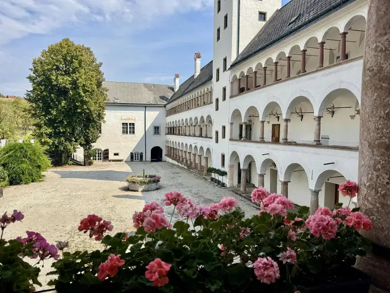 Exklusive Wohnung im Renaissanceschloss