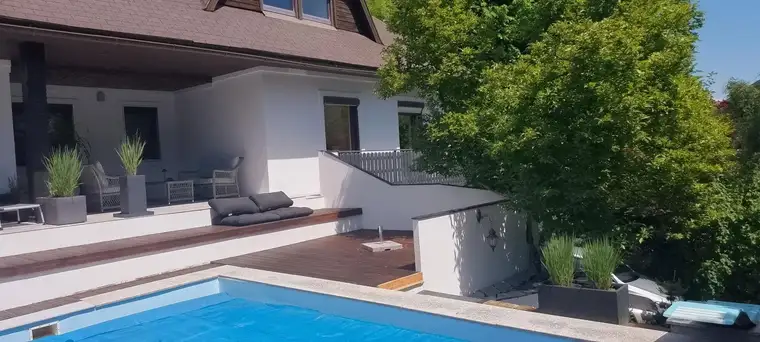 Villen Etage mit eigenem Pool 5 Minuten vom Badesee