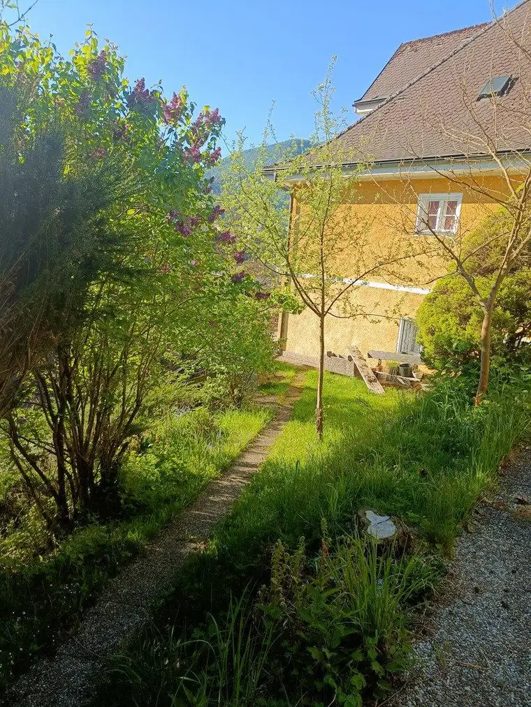 Villa mit zwei Wohneinheiten zu vermieten