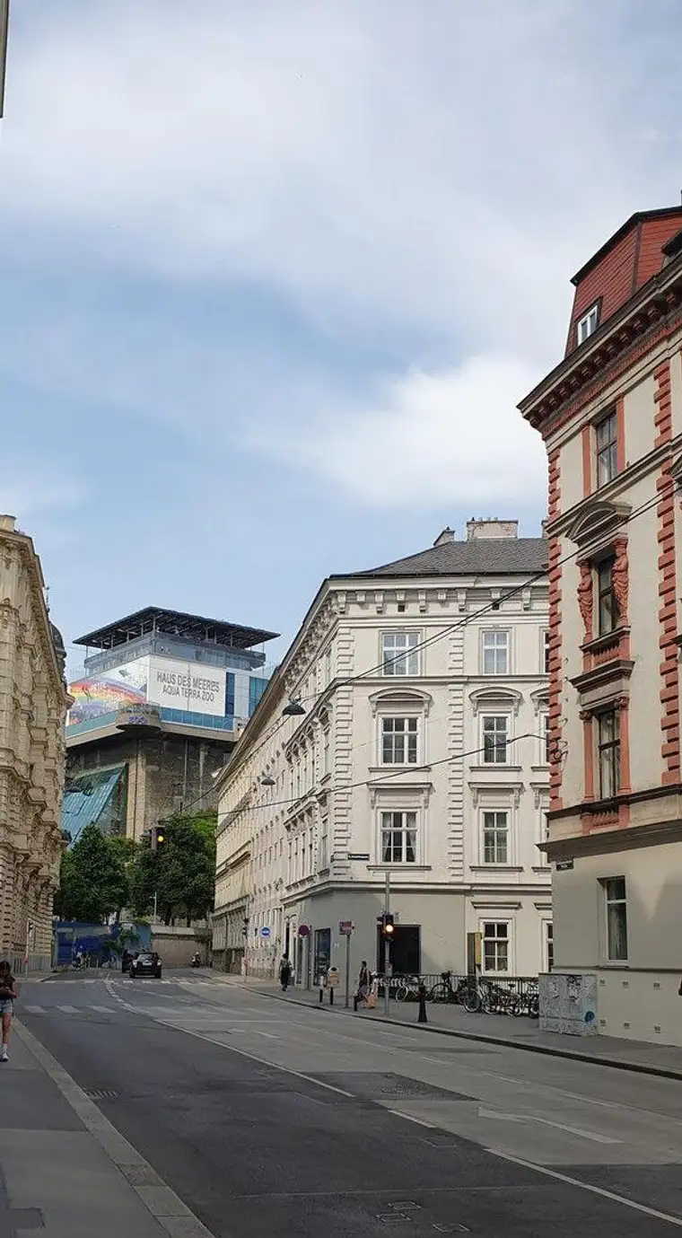 **NEU** Bestlage mitten im Sechsten: hochwertig sanierte Altbauwohnung, direkt vom Eigentümer
