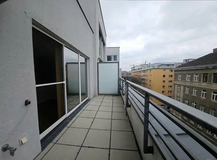 Dachterrassenwohnung auf 2 Ebenen mit Klimaanlage und ohne Dachschrägen