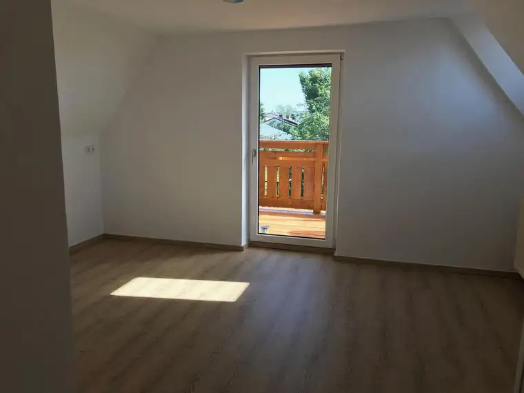 3 1/2 Zimmer Mansardenwohnung Stadtrand zu Linz - St. Martin/ Traun, Garten, Balkon überdacht,