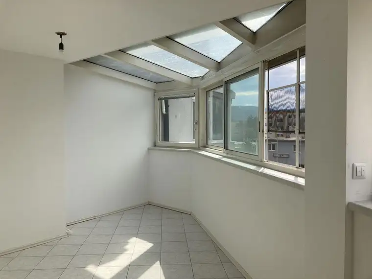 Helle 3-Zimmer-Dachgeschosswohnung mit großer Terrasse &amp; Garagenplatz - ideal für Familien und Paare