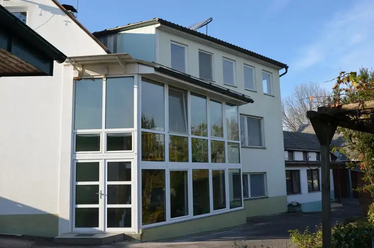 Viel Platz - viele Möglichkeiten - großes Haus mit 3 Garagen - Großfamilien sehr willkommen!!