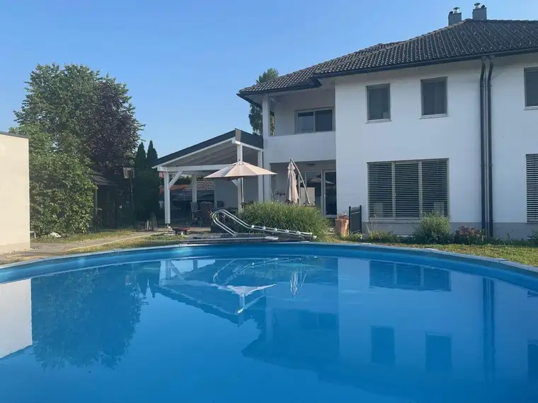 Gepflegte Doppelhaushälfte Süd/West-Seite, mit Doppelgarage und sonnigem Garten in Toplage