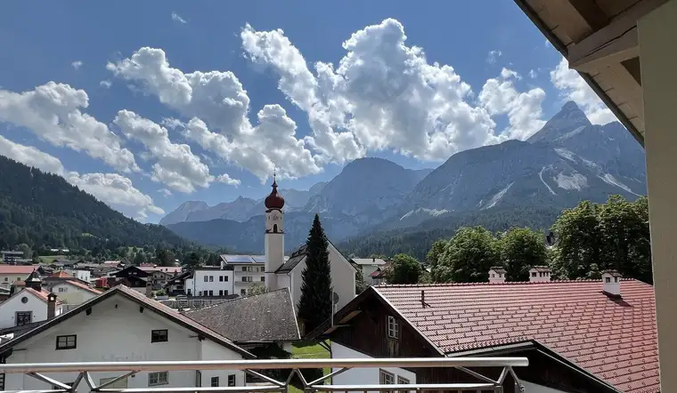 Möblierte 4-Zimmer-Dachgeschosswohnung mit Zugspitzblick – zentral in Ehrwald