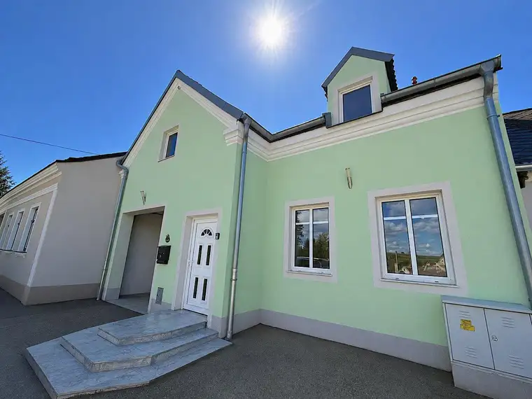 Kühles Massivhaus mit gemütlichem Innenhof – ca. 60 Minuten von Wien