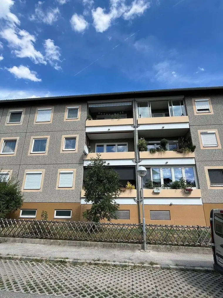Modern sanierte 3-Zimmer-Wohnung mit Balkon, Klima, Garage in zentraler Lage von Brunn am Gebirge