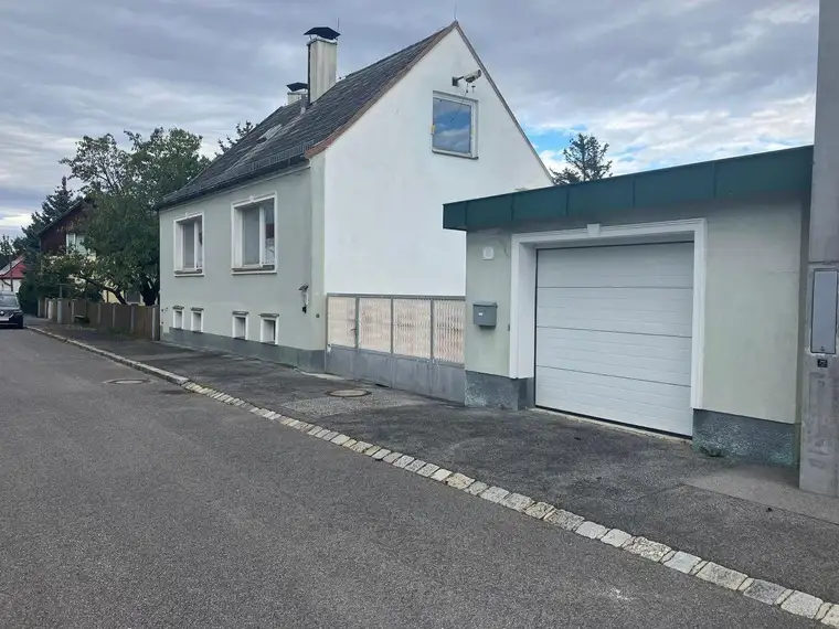 Viel Platz - viele Möglichkeiten - großes Haus mit 3 Garagen - Großfamilien sehr willkommen!!