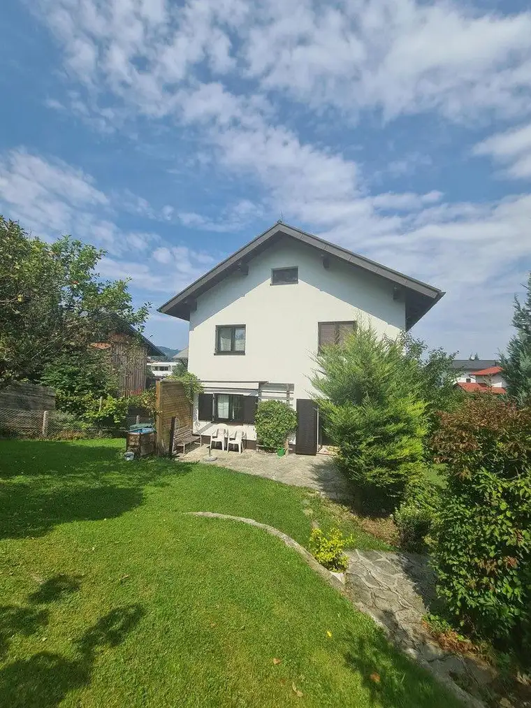 Geräumiges Einfamilienhaus mit Garten und Traunsteinblick in ruhiger Lage