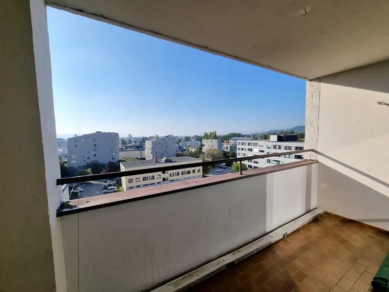 Große 4-Zimmer Wohnung mit Loggia und optionalem Stellplatz