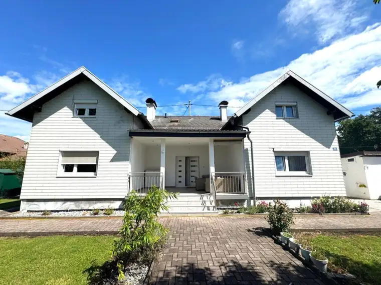 Sanierungsbedürftiges Haus mit Garten und Erweiterungsmöglichkeit