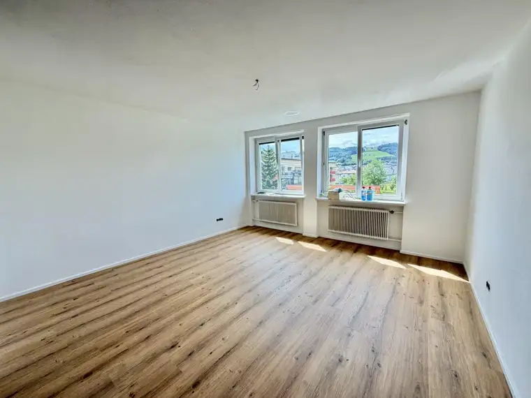 Renovierte 2-Zimmer-Wohnung mit Stellplatz in ruhiger Grünlage von Eugendorf