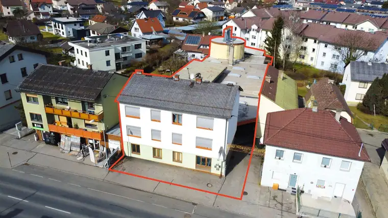 Mehrfamilienhaus mit großer Lager-, Produktions-, Gewerbehalle mit zusätzlichen Büroflächen in guter Lage von Klagenfurt