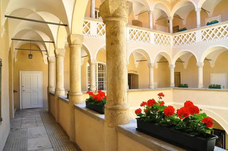 Büro mit Stil &amp; Substanz: Alter Platz 1 – für Ordination, Notar, Makler oder Kanzlei