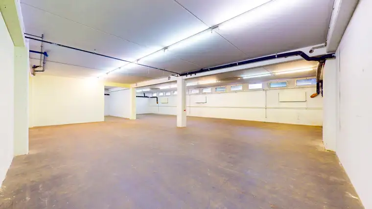 Flexible Hallenfläche im Untergeschoss mit ca. 81,49 m²