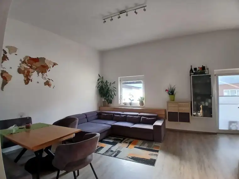 Vomp: Lichtdurchflutete 3-Zimmer-Wohnung (83 m²) mit Südbalkon, 4 m Raumhöhe und 2 Stellplätzen inkl. – 395.000 €