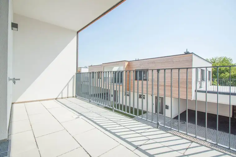 ANLEGERWOHNUNG | Perfekt geschnittene, helle 2-Zimmer-Wohnung | große, gemütliche Loggia | TOP 13