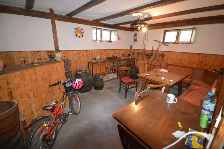 Modernisiertes Einfamilienhaus mit Garten und Garage in Rattersdorf